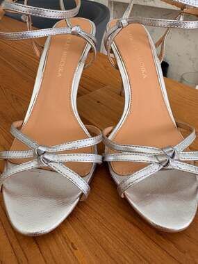 Badgley Mischka Silver Metallic Leather Strappy Knotted Heeled Sandals Size 7.5M